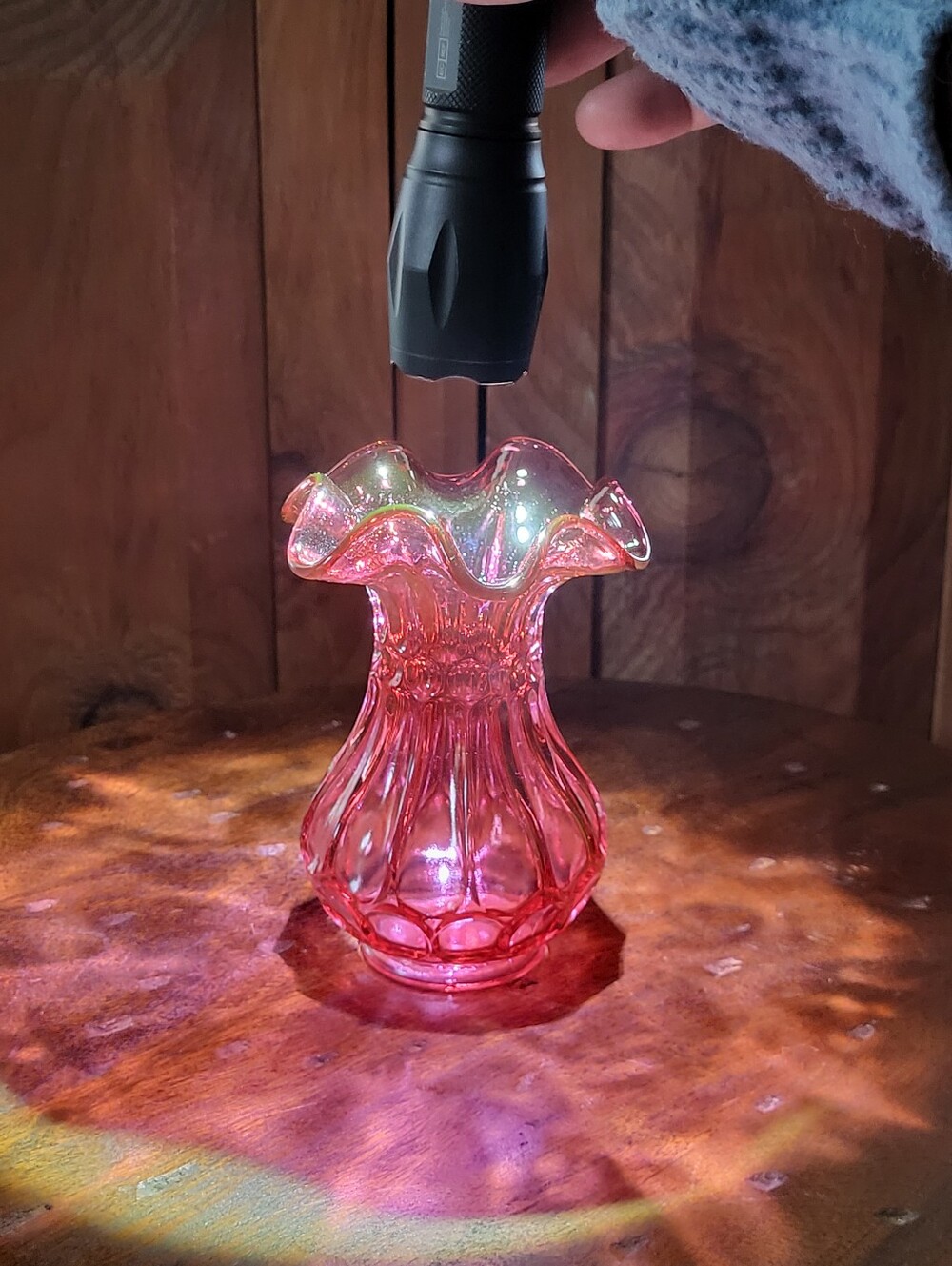 Fenton Ruffled Glass Vase - Picture 12 of 16
